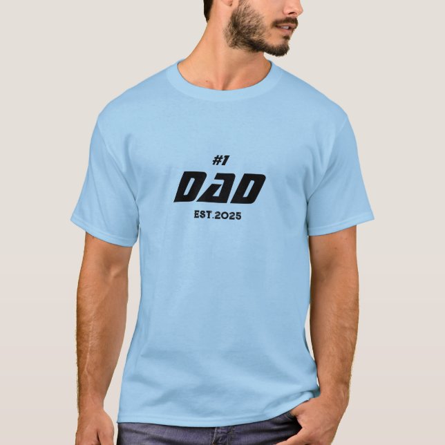 #1 Pappa EST. 2025 Anpassade Far's Day T-Shirt (Framsida)