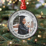 1 Photo Studenten Elegant Faux Marble Black White Julgransprydnad Metall<br><div class="desc">Grattisar till student! Minneshögtid studenten-dagen med en anpassningsbar fotofaux marble-premien metall runt julprydnaden. Bild och all text i den här mallen är enkla att anpassa. Ta med ett favoritcitat, motiveringsordspråk, namn och examen i skolan, grattisar, tack vare mamma och pappa, eller något annat budskap som du väljer. (IMAGE PLACEMENT TIP:...</div>