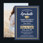1 Photo Studenten Elegant Navy Blue White & Guld Spara Datumet<br><div class="desc">de glatta nyheterna om en kommande studentfest med anpassningsbar fotofolie blå, vit och faux guld-folie sparar datuminbjudningarna. Bild och formuleringen i den här mallen är enkla att anpassa med student namn, klassår och andra uppgifter som du själv väljer. Utformningen har en elegant som är stripe gräns, en modern kalligrafi i...</div>