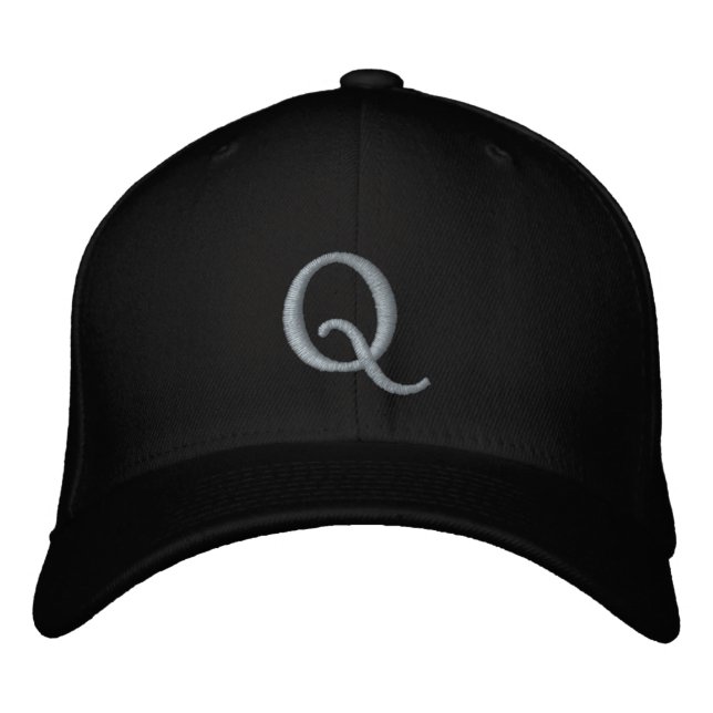 # 1 "Q" av: Opal01 Broderad Keps (Framsida)