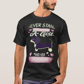 1 Ställ Dig Aldrig Mellan En Tjej Och Hennes Dachs T Shirt
