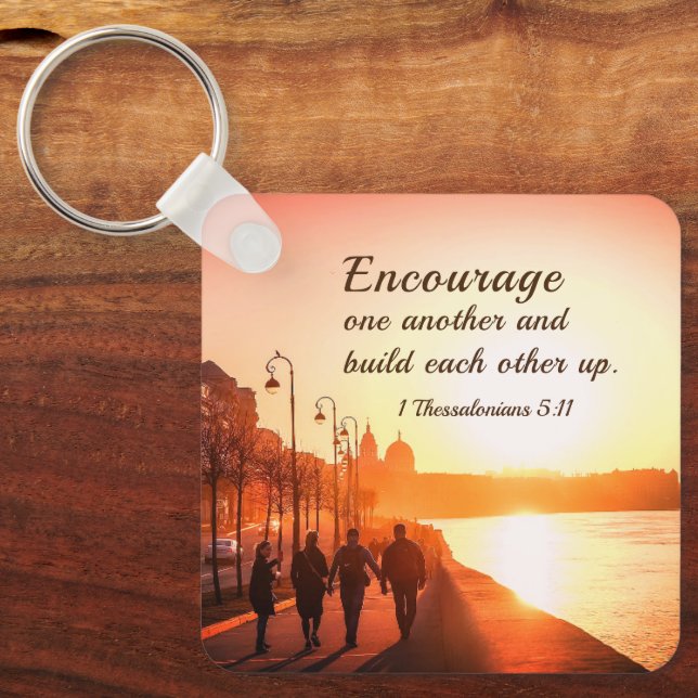 1 Thessaloniki 5:11 Uppmuntra varandra bibel Nyckelring (Framsida)