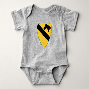 1st Cav baby som är i ett stycke T Shirt