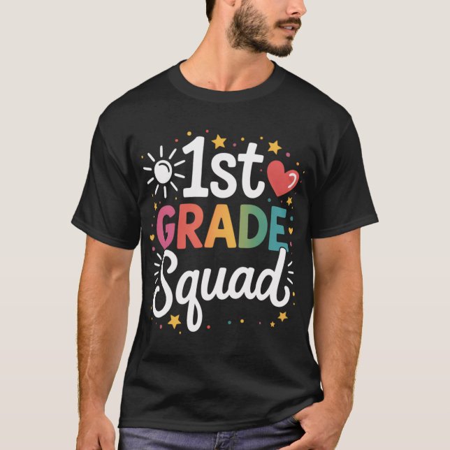 1st First Grade Squad Studenteacher Gift Backo Sch T Shirt (Framsida)