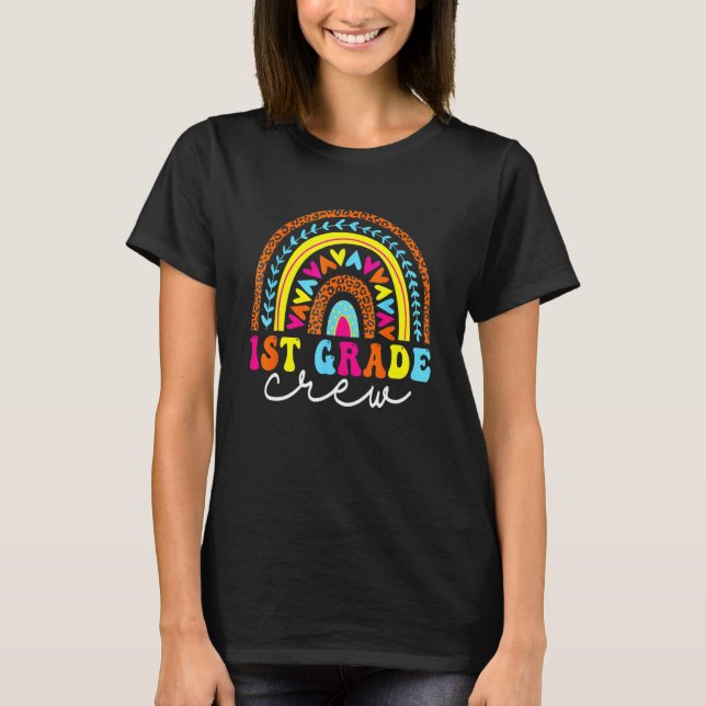 1st Grade Crew Back To School Rainbow Teachers Kid T Shirt (Framsida)