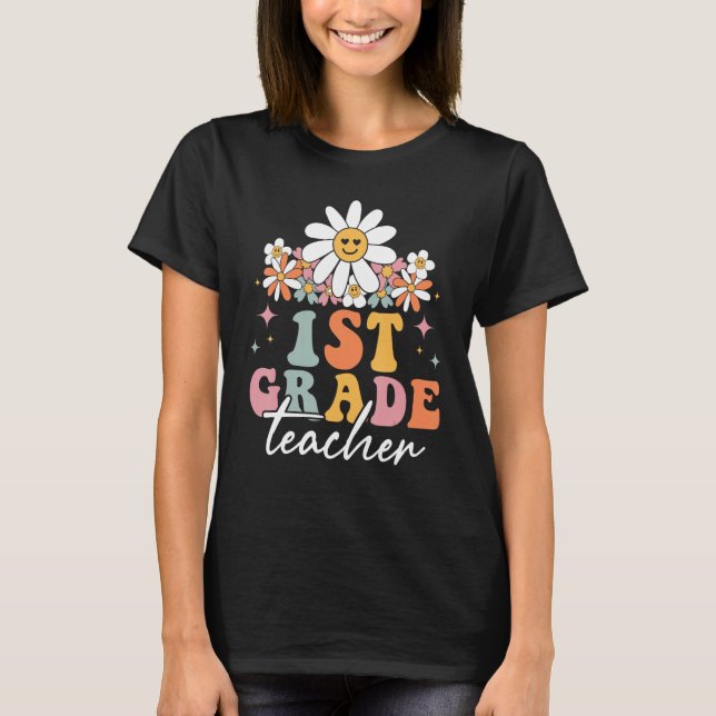 1st Grade First Grade Teacher Hippie Groovy Back T T Shirt (Framsida)