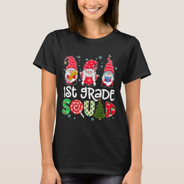 1st Grade Squad Gnome Teacher Christmas Ne Buffalo T Shirt (Framsida)
