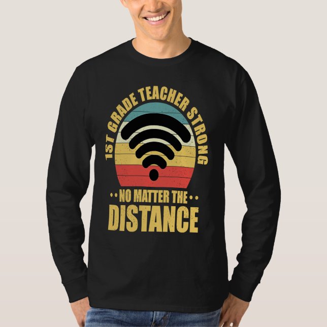 1st Grade Teacher Strong No Matter The Distance Re T Shirt (Framsida)