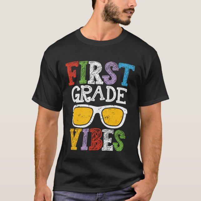 1st Grade Vibes Back To School  First Day Teacher  T Shirt (Framsida)