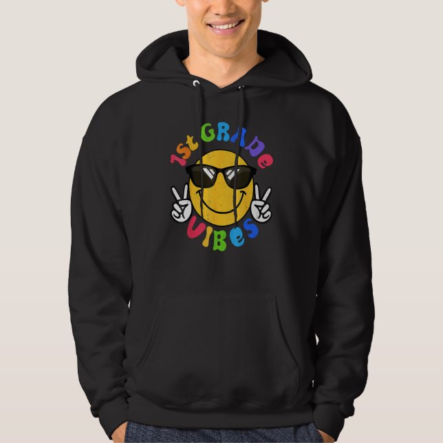 1st Grade Vibes Happy Face Smile Gift Back To Scho Hoodie (Framsida)