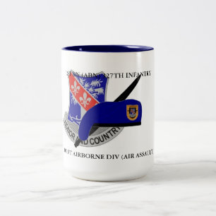 1ST RÅNAR det 327TH INFANTERIT för BN (ABN) Två-Tonad Mugg