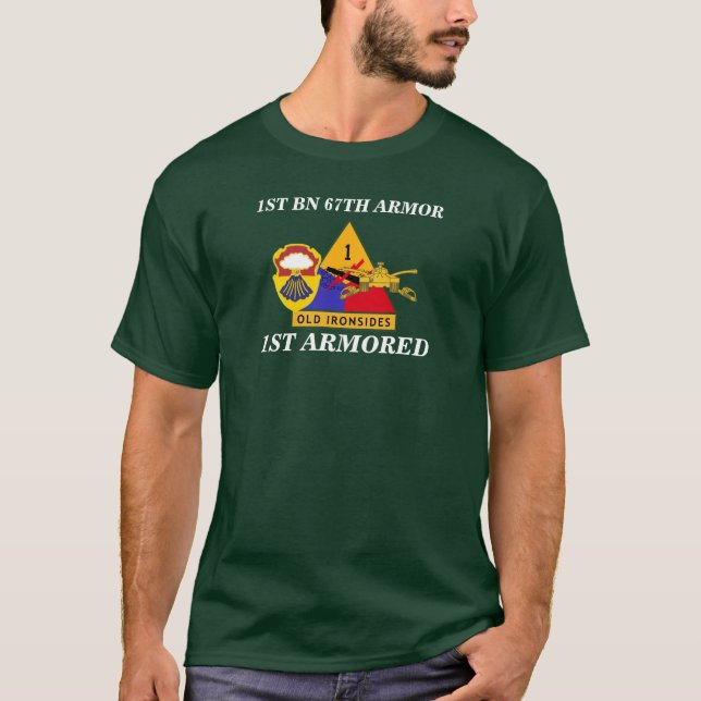 1ST SKJORTA för ARMOR för BATALJON 67TH 1ST Tee Shirt (Framsida)
