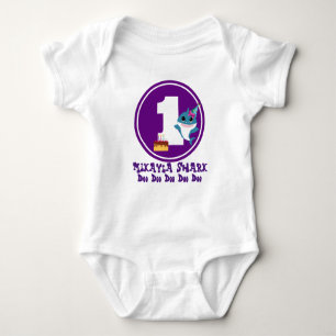 1st Utslagsplats för haj för födelsedagflickababy T Shirt