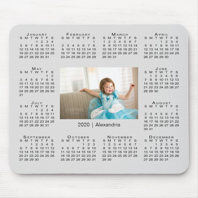 2020 års moderna kalender Ditt foto och Namn på Gr Musmatta (Framsidan)