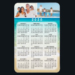 2020 Fullt Två foton Magnetisk kalender 4x6 Magnet<br><div class="desc">Skapa en egen magnetkalender för 2020-fullt för ett kylskåp med två personliga foton. Det är enkelt att anpassa mallkalendern för 4 x 6 tum med ett hav i bakgrunden. Det är en söt presentidé för familj, vänner och kolleger. Lämplig för jul, nyår eller tillfälle, och det är en praktisk keepé....</div>