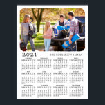 2021 Calendar Anpassningsbar Photo Family Namn Bla Poster<br><div class="desc">Anpassa den här kalendern för 2021 för fullt poster med ett personligt foto och ett personligt foto för familjen namn. Enkel vit och svart kalender med bild är en perfekt praktisk presentidé. Det är enkelt att ändra den vita bakgrunden till valfri pastellbakgrund färg för att matcha rummets utformning. Om du...</div>