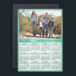 2021 Magnetic Fridge Calendar Family Photo Grönt<br><div class="desc">Denna enkla 2021-magnetkortskalender är lätt att anpassa med familjens foto namn och anpassningsbar för att skapa en unik present till de kära. Klicka på "Anpassa den här mallen" om du vill ladda upp bild och ange namn för familjen. Gröntens bakgrund gör den till snyggt och glad. Söndag genom lördagskalendern är...</div>