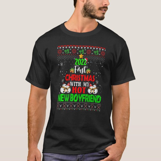 2022 First Christmas With My Hot new boyfriend Ugl T Shirt (Framsida)