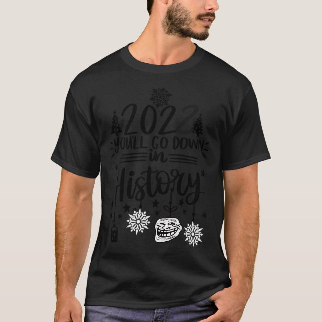 2022 kommer du att gå ner i historien t shirt (Framsida)