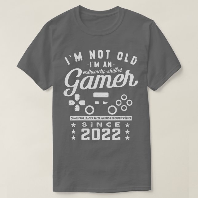 2022VideogameGaming, 2022, är inte gammalt Im T Shirt (Design framsida)