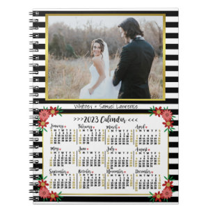 2023 Års Kalender Preppy Blommiga Ränder   Foto Anteckningsbok