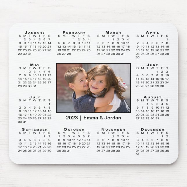 2023 års moderna kalender Ditt foto och Namn on Wh Musmatta (Framsidan)