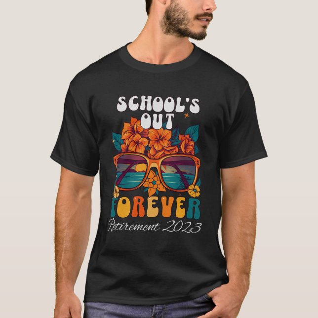 2023 års skolklass utanför Pension T Shirt (Framsida)