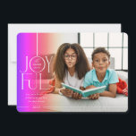 2023 FAMILY PHOTO-elegant - modern regnbågsladdnin Julkort<br><div class="desc">by kat masard >> WWW.SIMPLYSWEETPAPERIE.COM <<< En elegant kortdesign som innehåller citatet "GLATT" med skripttyp för kombinerad elegant med serif-typografi och oformaterad färg på baksidan,  ge dig möjligheten att skicka ett personligt meddelande. Med trendigets kantade fyrkantiga foto på framsidan för ditt favoritfoto!</div>