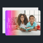 2023 FAMILY PHOTO-elegant - modern regnbågsladdnin Julkort<br><div class="desc">by kat masard >> WWW.SIMPLYSWEETPAPERIE.COM <<< En elegant kortdesign som innehåller citatet "GLATT" med skripttyp för kombinerad elegant med serif-typografi och oformaterad färg på baksidan,  ge dig möjligheten att skicka ett personligt meddelande. Med trendigets kantade fyrkantiga foto på framsidan för ditt favoritfoto!</div>