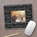 2023 Kalender med foto i Center Grått Musmatta<br><div class="desc">En fotokollage med en kalender för 2023 och ett rum för att lägga till text. Ett underbart sätt att visning ditt favoritfoto under hela året. En roligt för det nya året till använda på kontoret eller hemma. Om du vill ändra färg i bakgrunden och kalendern klickar du på det avancerade...</div>