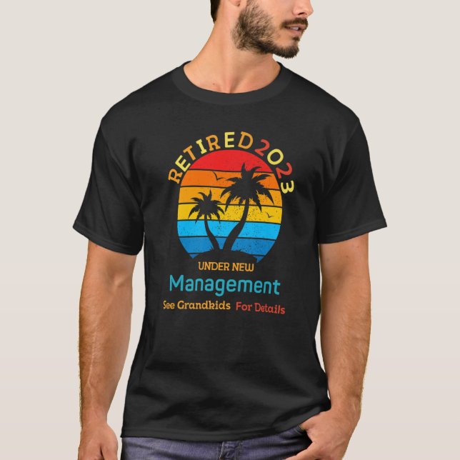 2023 Retired Under New Management See Grandkids  R T Shirt (Framsida)