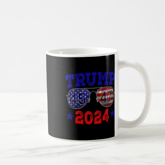 2024 45 47 Amerikanska Flagga Sungles Trump 2024 Kaffemugg (Höger)