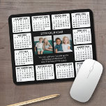 2024 Kalender med 2 foton och text - svart vitt Musmatta<br><div class="desc">En 2-fotokollage med en 2024-kalender och rum för att lägga till några linjer text. En roligt för det nya året till använda på kontoret eller hemma. Lägg till två kvadratfoton i den här designen.</div>