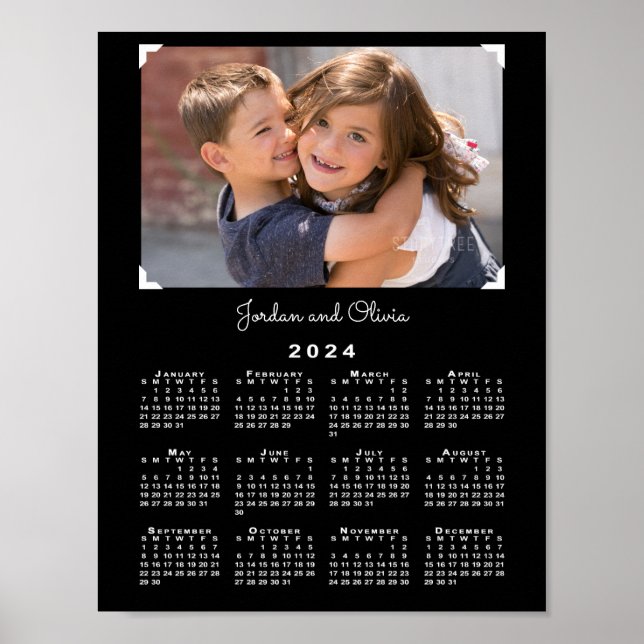 2024-kalender med foto och Namn på svart Poster (Framsidan)