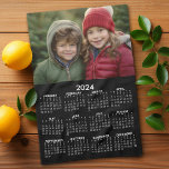 2024-kalender med Photo - Basic Black White Kökshandduk<br><div class="desc">Ett mycket användbart föremål för köket. En 2024-kalender med ställe för ett familjefoto överst. Detta visar en fullt-årsvy för hela data.</div>
