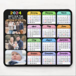 2024 Kalenderns moderna, svarta familjefärgade Musmatta<br><div class="desc">2024 Kalender om Modern Black 3-familjens foto-samlingspad med 2024-färgad kalender med amerikanska Helgdagar. Alla texterna är i förväg ordnade så att du enkelt och snabbt kan anpassa dig med dina egna detaljer.</div>