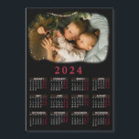 2024 Magnetkalender med foton på barn<br><div class="desc">2024 års magnetkalender med foton på barn.Byt bara ut fotot mot ett foto på dina barn.</div>