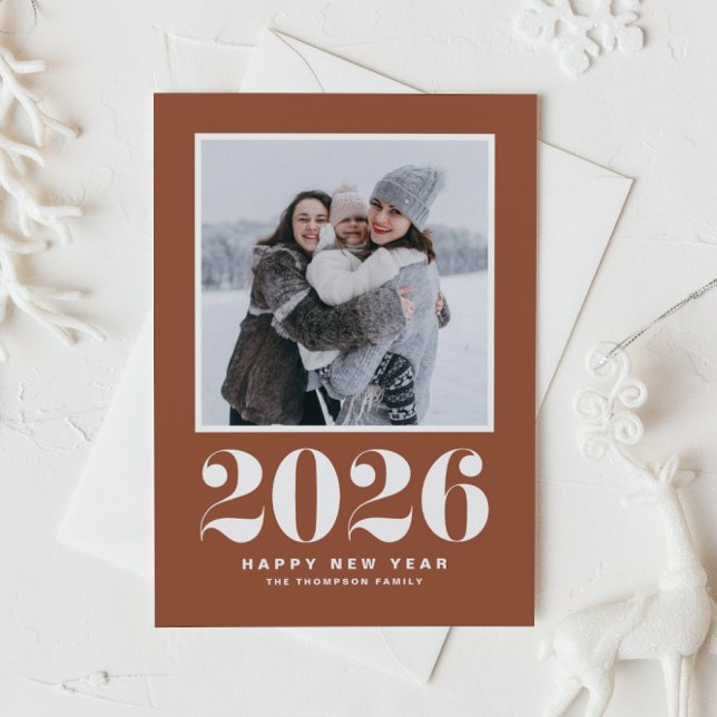 2024 Typografi Terracotta Gott nytt år Photo (Ring in 2026 with a retro-inspired New Year photo card with a terracotta background.)
