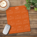 2025 års moderna minimalistiska kalender för bränd musmatta<br><div class="desc">🌟 2025 🌟 2025 Modern Simple Burnt Orange and White Calendar Mouse Pad med en enkel,  minimalistisk årskalender. Färg är allt anpassade. Kontakta oss på cedarandstring@gmail.com om du behöver hjälp med designen eller matchande produkter.</div>