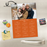 2025 Bränd fotopalender för Orangen Namn<br><div class="desc">2025 års Anpassade Family Namn och Photo Magnetic Calendar Helgdag-julkort med personlig-foto och namn. 🌟 endast Designad för 2025, och perfekt för små gåvor, strumpor eller ställe i helgdagskorten! Den här versionen är en bränd chic-Orange, men färg är fullt anpassade. Kontakta oss på cedarandstring@gmail.com om du behöver hjälp med designen...</div>