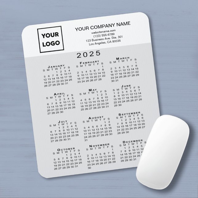 2025 Calendar Business Logotyp Text Light Grått Wh Musmatta (2025 Calendar Business Logo Text Light Grey White Mouse Pad in situ)