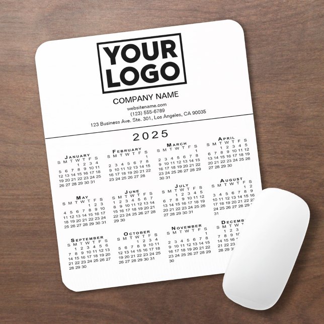 2025 Calendar Company Logotyp and Text on White Musmatta (2025 Calendar Company Logo and Text on White Mouse Pad in situ)