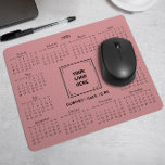 2025 CALENDAR CORPORATE Business LOGOTYP ROSA Musmatta<br><div class="desc">Utforma en egen anpassningsbar 2025-kalendermusknapp med företagets logotyp. Det är en säljfrämjande åtgärd för perfekter eller en företagsgåva till kunder, säljare, anställda och andra värdefulla individer. Kalendern visas elegant med ett sofistikerat serif-teckensnitt, vilket garanterar tydlighet och professionalism, medan layouten snabbt behållor alla tolv månader. I mitten finns det ett framstående...</div>