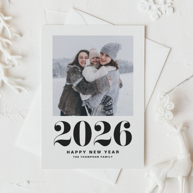 2025-fetstil, nyårfoto, svart 2025 julkort (Ring in 2026 with this black and white Happy New Year photo card featuring retro bold typography.)