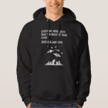 2025 Håll min öl nyårsdag Hoodie<br><div class="desc">Alla: Wowen, 2024 var det Craziraste året någonsin! 2025: Håll mitt öl. Detta lustigt sarkastiska citattecken är underbart för manar och kvinnor som behållor spår efter nuvarande händelse, och tänka 2025 kan vara mer ett galet år än 2024. Vad kan göra 2025 värre än 2024? En främmande invasion, naturligtvis! Perfekt...</div>