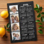 2025-kalender med 4 Photo Collage Black Kökshandduk<br><div class="desc">En 4-fotokollage med en 2025-kalender. En roligt för nyår. Lägg till 4 kvadratfoton till den här designen. Med lite arbete kan du ändra bakgrunden färg och kalendern färg när du klickar på anpassningsalternativet och väljer ett annat färger.</div>