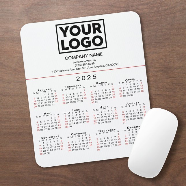 2025 Kalenderns Logotyp och vittext Musmatta (2025 Calendar Business Logo and Text on White Mouse Pad in situ)