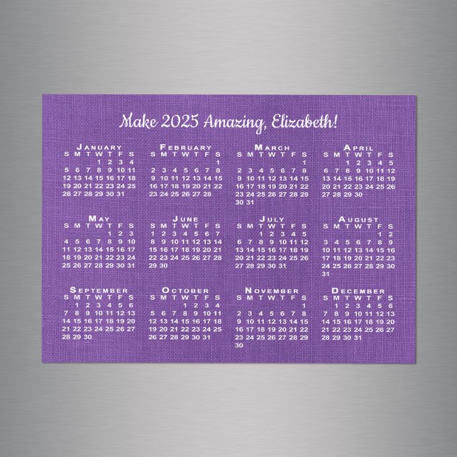 2025 - Lila för eget namn för kalenderflyttning (2025 Calendar Motivation Custom Name Purple Magnet in situ)