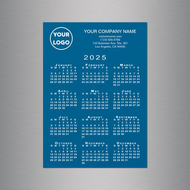 2025-Logotyp - bokblått magnetkort (2025 Calendar Business Logo Text Blue Magnet Card, in situ)