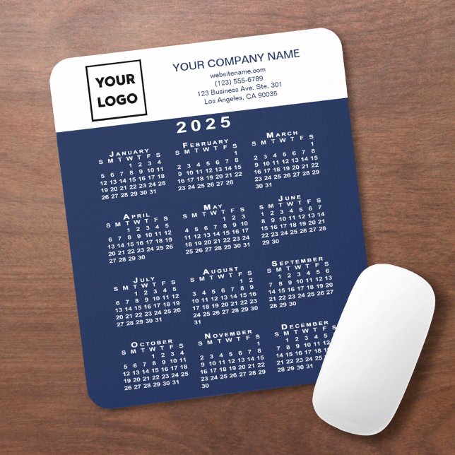 2025 - Logotyp i kalender - svart, vit Musmatta (2025 Calendar Business Logo Text Navy Blue White Mouse Pad in situ)